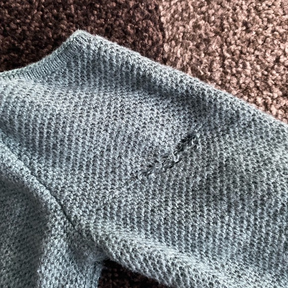 Express cold shoulder shirt sweater - Picture 7 of 8